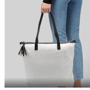 Walter Baker CARLY Tote Bag NWT Day Tripper Weekender White Canvas Black Vegan